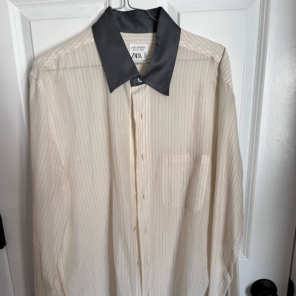 White stripe shirt with silver satin collar and detachable handcuffs